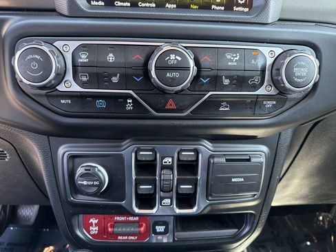 Used 2023 Jeep Wrangler Unlimited Rubicon 4xe w/ Cold Weather Group AWD/4WD image 11