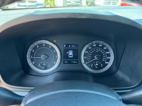 Used 2021 Hyundai Venue SEL image 16