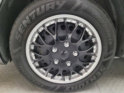 Used 2019 Nissan Versa SV image 31