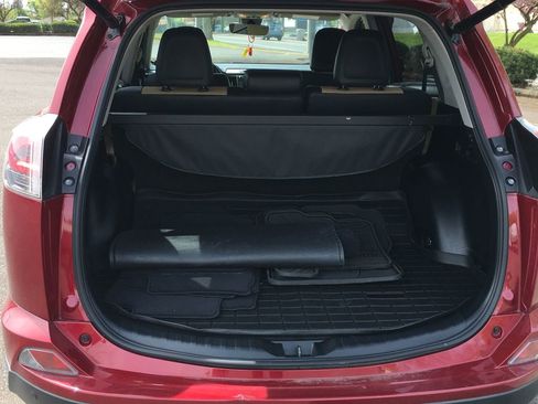 Used 2018 Toyota RAV4 Limited AWD/4WD image 6