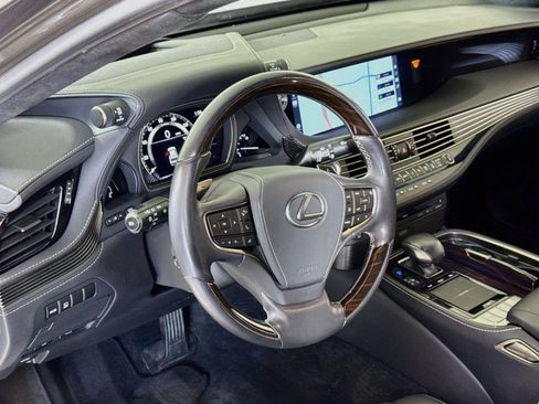 Used 2018 Lexus LS 500 AWD w/ Luxury Package image 16