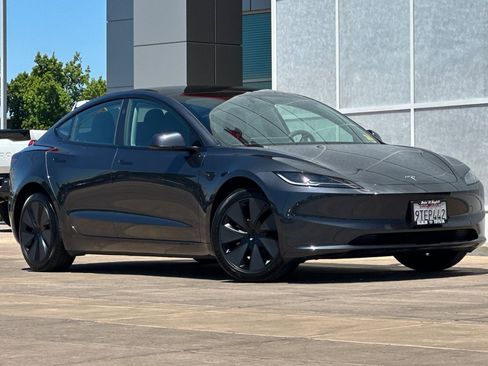 Used 2025 Tesla Model 3 Long Range RWD image 2