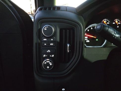 Used 2023 Chevrolet Silverado 1500 Custom image 21