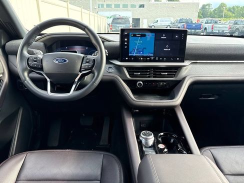 Used 2026 Ford Explorer Platinum AWD/4WD image 10