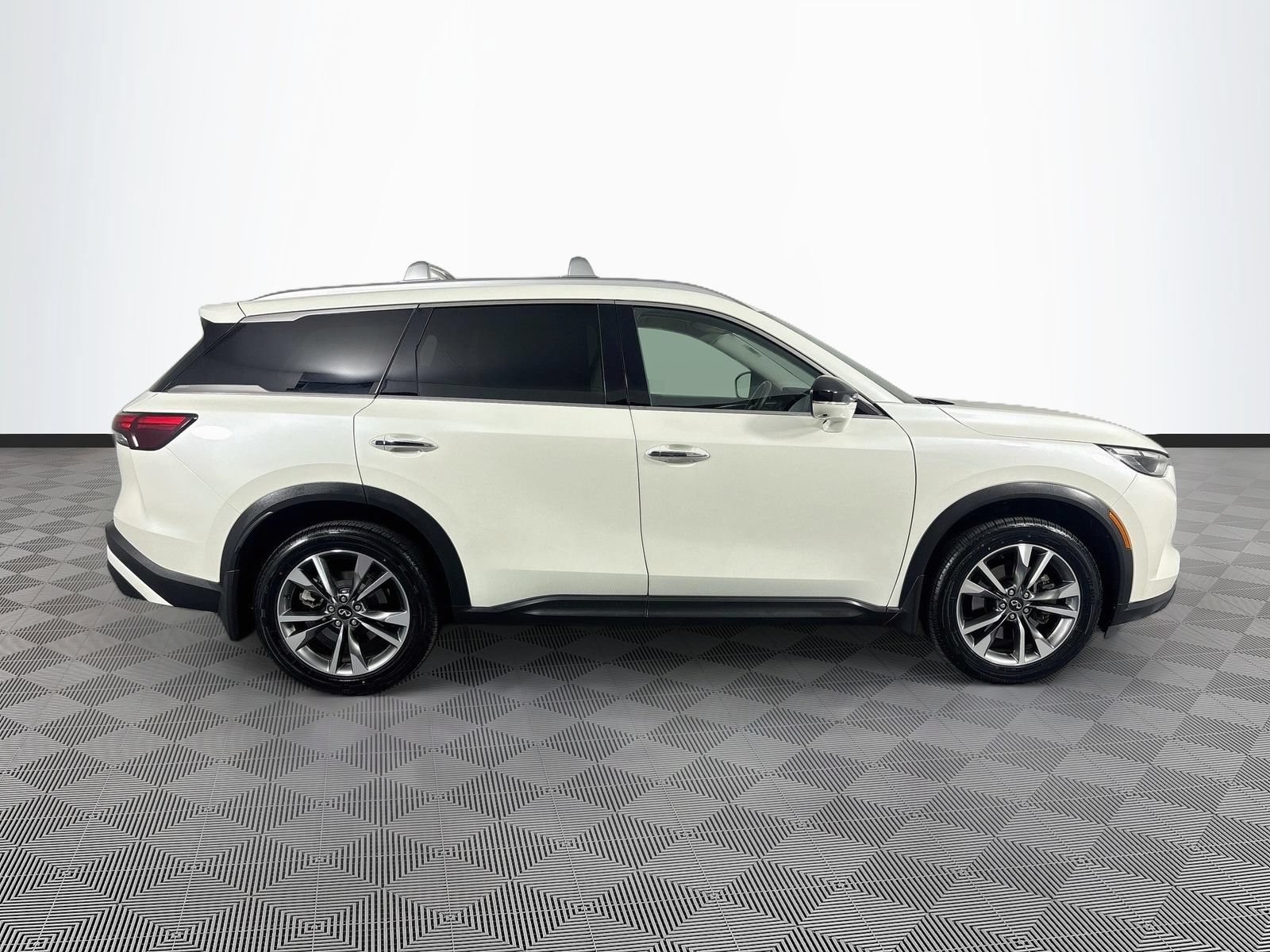 Used 2023 INFINITI QX60 Luxe w/ Cargo Package AWD/4WD image 8