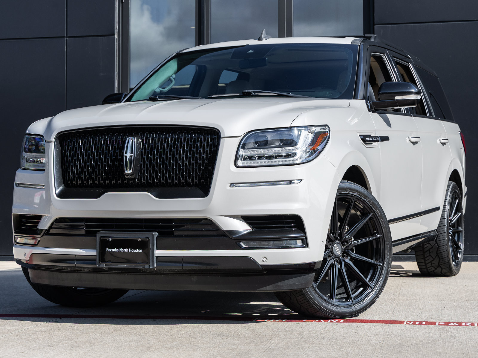 Used 2021 Lincoln Navigator Reserve w/ Luxury Package RWD image 1