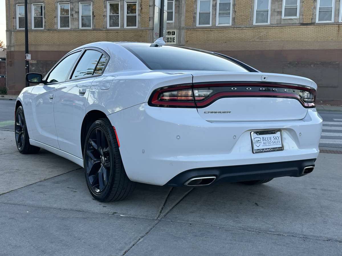Used 2022 Dodge Charger SXT w/ Plus Group RWD image 7