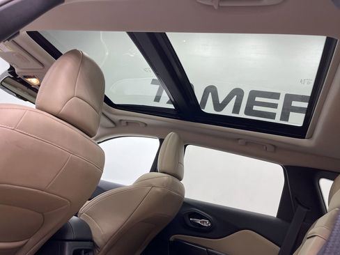 Used 2015 Jeep Cherokee Limited w/ Luxury Group FWD image 14