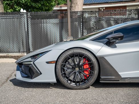 Used 2024 Lamborghini Revuelto AWD/4WD image 14