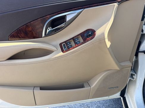 Used 2010 Buick LaCrosse CXS image 17