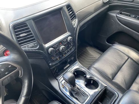 Used 2018 Jeep Grand Cherokee Overland RWD image 6