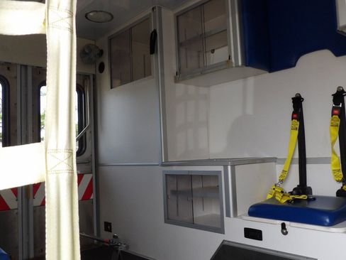 Used 2012 Ford F450 XLT w/ Ambulance Preparation Pkg RWD image 35