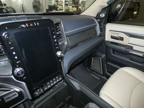 Used 2022 RAM 2500 Limited image 12