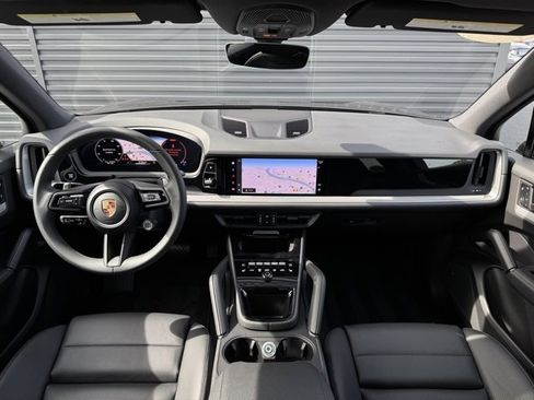 Used 2025 Porsche Cayenne image 16