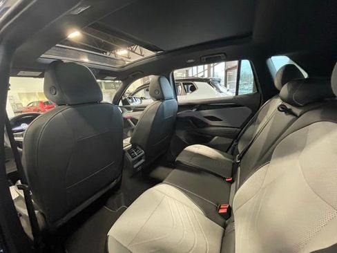 New 2025 Volkswagen Tiguan SE R-Line image 10