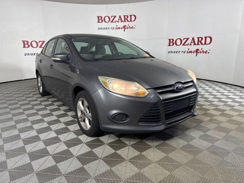 Used 2013 Ford Focus SE w/ SE Winter Pkg image 1