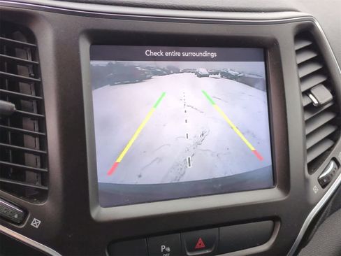 Certified 2019 Jeep Cherokee Trailhawk w/ Cold Weather Group image 29