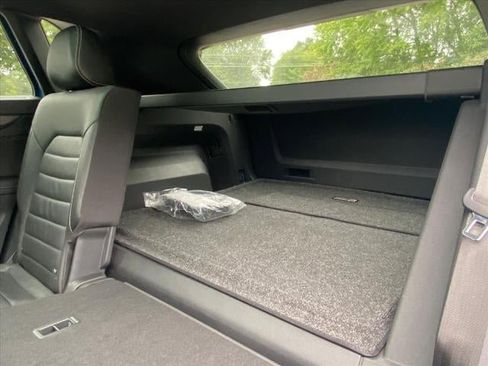 Used 2024 Volkswagen Atlas Cross Sport SEL R-Line image 26