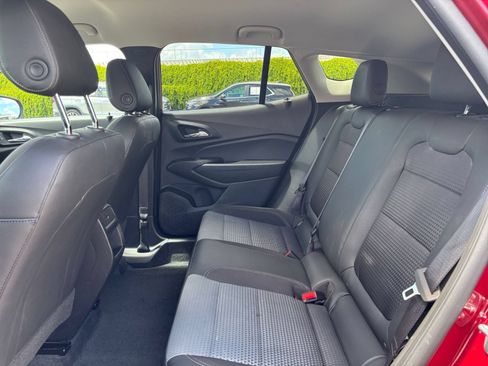Used 2025 Chevrolet Trax LT FWD image 24
