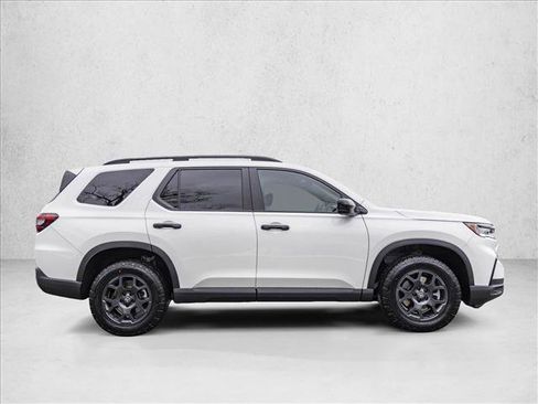 New 2025 Honda Pilot TrailSport image 4