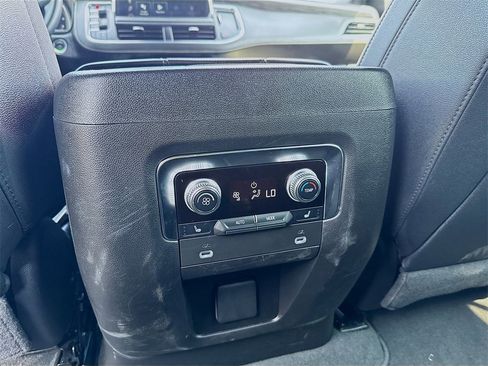 Used 2024 GMC Yukon XL SLT w/ SLT Luxury Package image 22