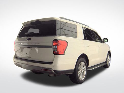 Used 2023 Ford Expedition XLT image 5