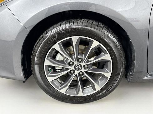 Used 2018 Toyota Avalon XLE Premium image 12