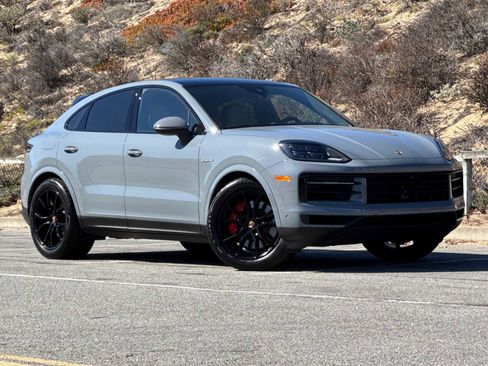 Certified 2025 Porsche Cayenne S image 10