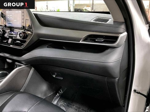 Certified 2022 Toyota Highlander XLE image 18