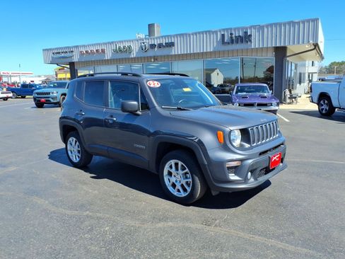 Used 2022 Jeep Renegade Latitude w/ Sun/Sound Group AWD/4WD image 8