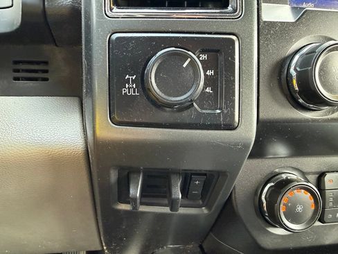 Used 2022 Ford F350 XLT w/ XLT Premium Package AWD/4WD image 16