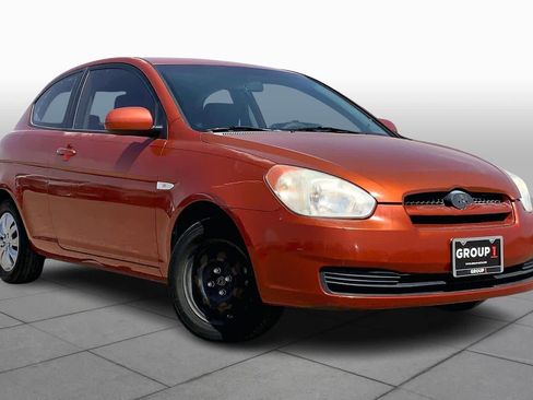 Used 2010 Hyundai Accent GS image 2