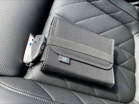 Used 2025 BMW X5 sDrive40i w/ Premium Package image 9