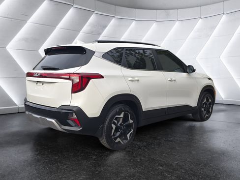 Used 2025 Kia Seltos EX image 5