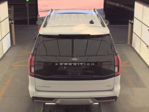 Used 2025 Ford Expedition Max Platinum image 3