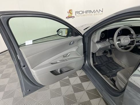 Used 2024 Hyundai Elantra SEL image 17