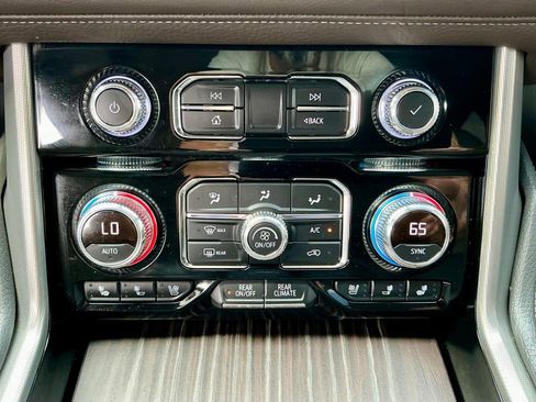 Used 2021 GMC Yukon XL Denali w/ Denali Premium Package AWD/4WD image 36