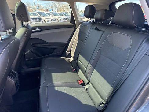 Used 2024 Volkswagen Taos SE image 10