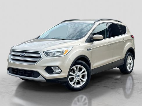 Used 2018 Ford Escape SE w/ SE Sync 3 Package FWD image 1