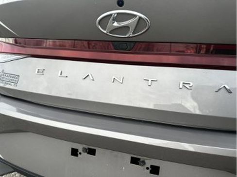 Used 2023 Hyundai Elantra SEL w/ Convenience Package image 17