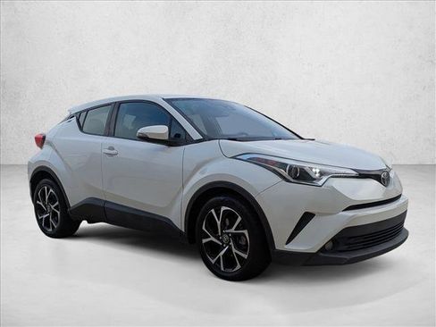 Used 2018 Toyota C-HR XLE image 3