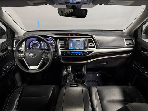 Used 2017 Toyota Highlander XLE FWD image 9