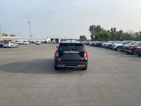 Used 2022 Ford Explorer XLT w/ Equipment Group 202A image 6