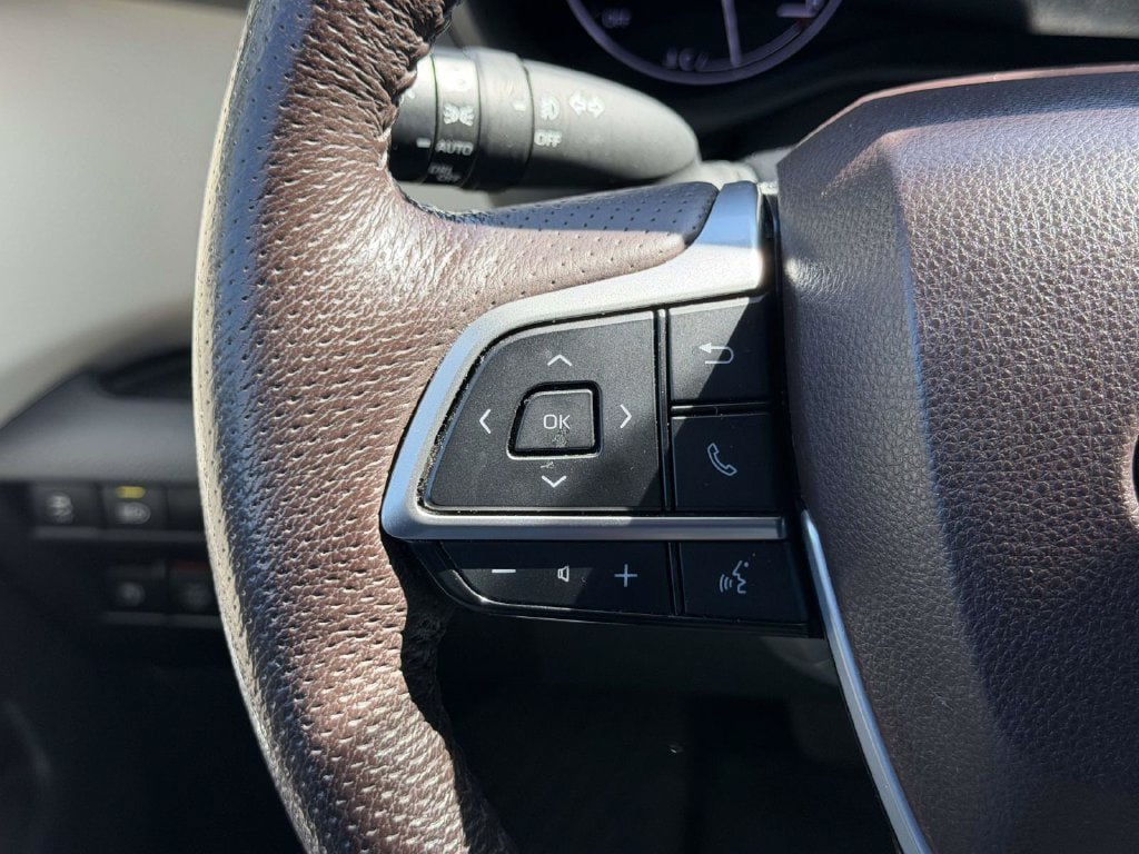 Used 2022 Toyota Sienna Platinum AWD/4WD image 9