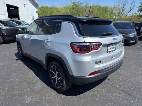 Used 2024 Jeep Compass Limited AWD/4WD image 5
