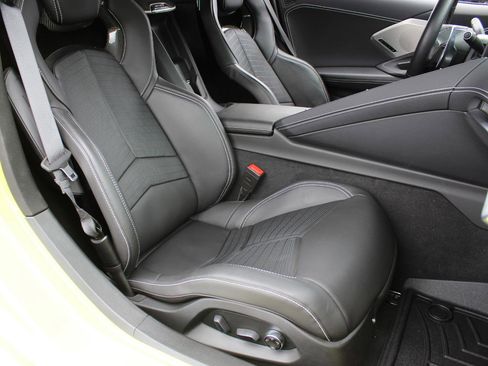 Used 2022 Chevrolet Corvette Stingray Preferred Cpe w/ Z51 Performance Package RWD image 40