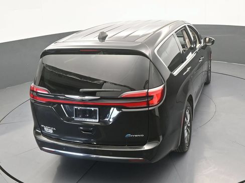 Used 2023 Chrysler Pacifica Touring-L FWD image 55