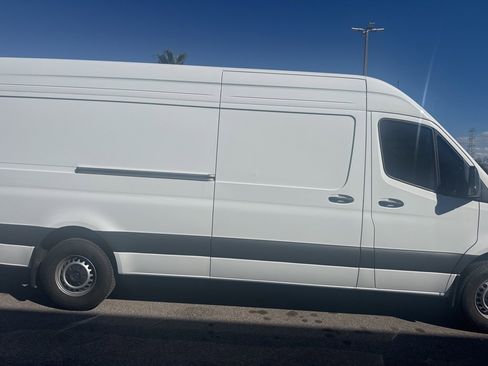 Used 2025 Mercedes-Benz Sprinter 2500 image 2