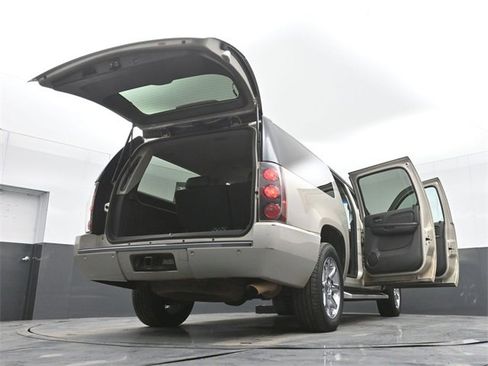 Used 2013 GMC Yukon XL Denali image 57