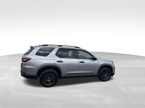 Used 2025 Honda Pilot TrailSport image 8